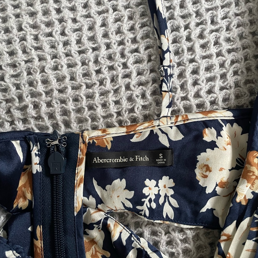 Abercrombie Navy Floral Pleated Midi Dress - Picture 4 of 4